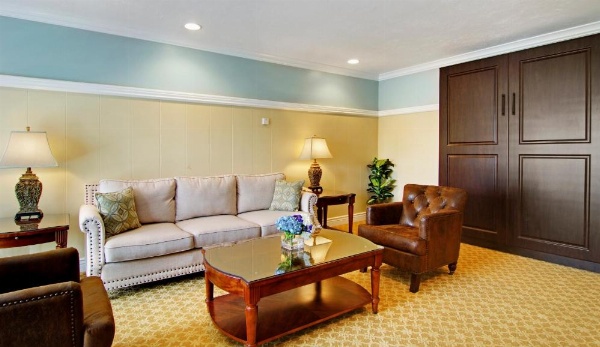 Wayside Inn image 10