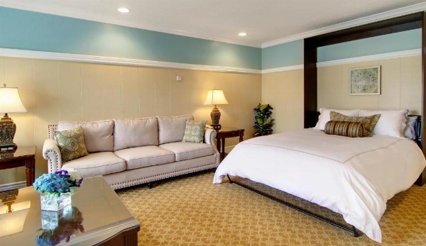 Wayside Inn image 12