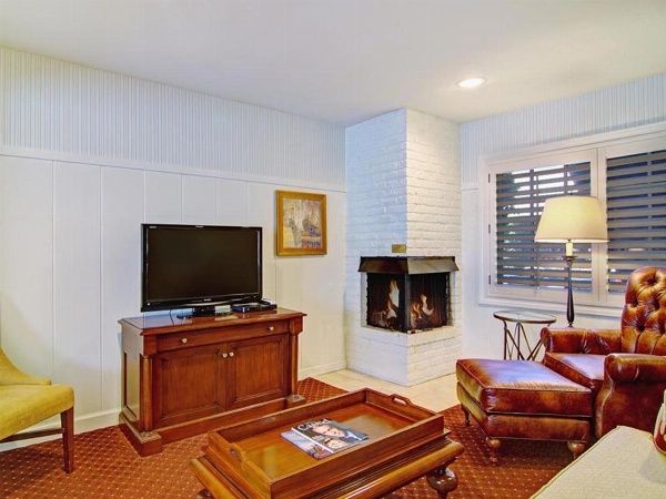 Wayside Inn image 5