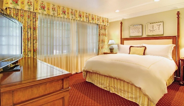 Wayside Inn image 7